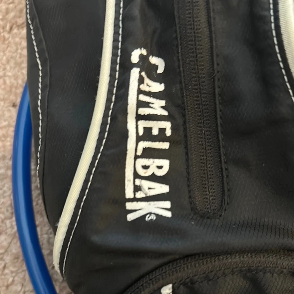 CamelBak Black & Blue Hydration Backpack with Reservoir Hiking Biking Pack - Picture 2 of 4